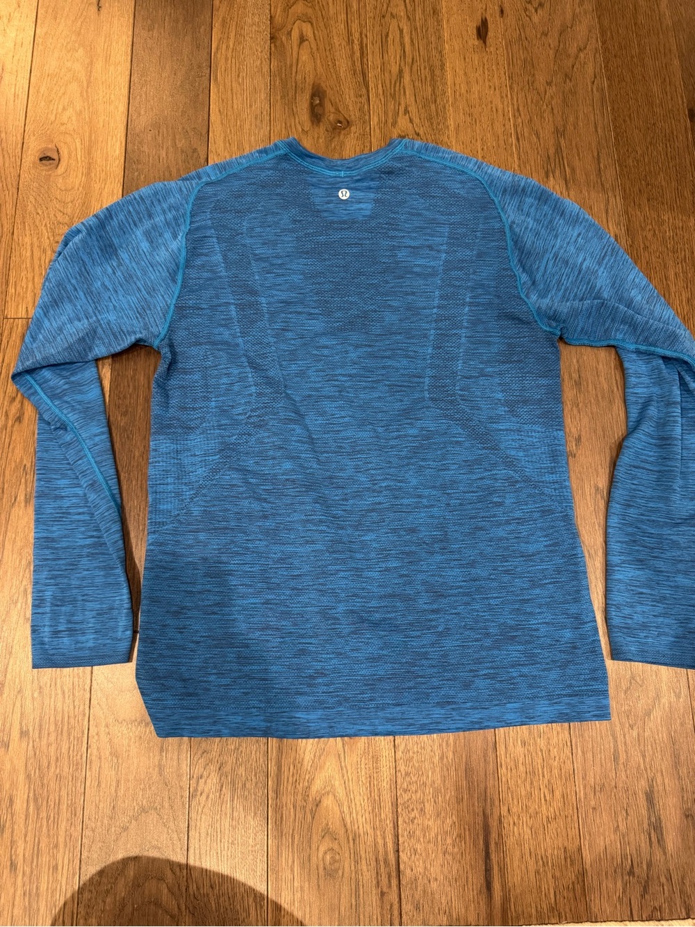 lululemon athletica Men’s Heathered Blue Long-Sleeve Top